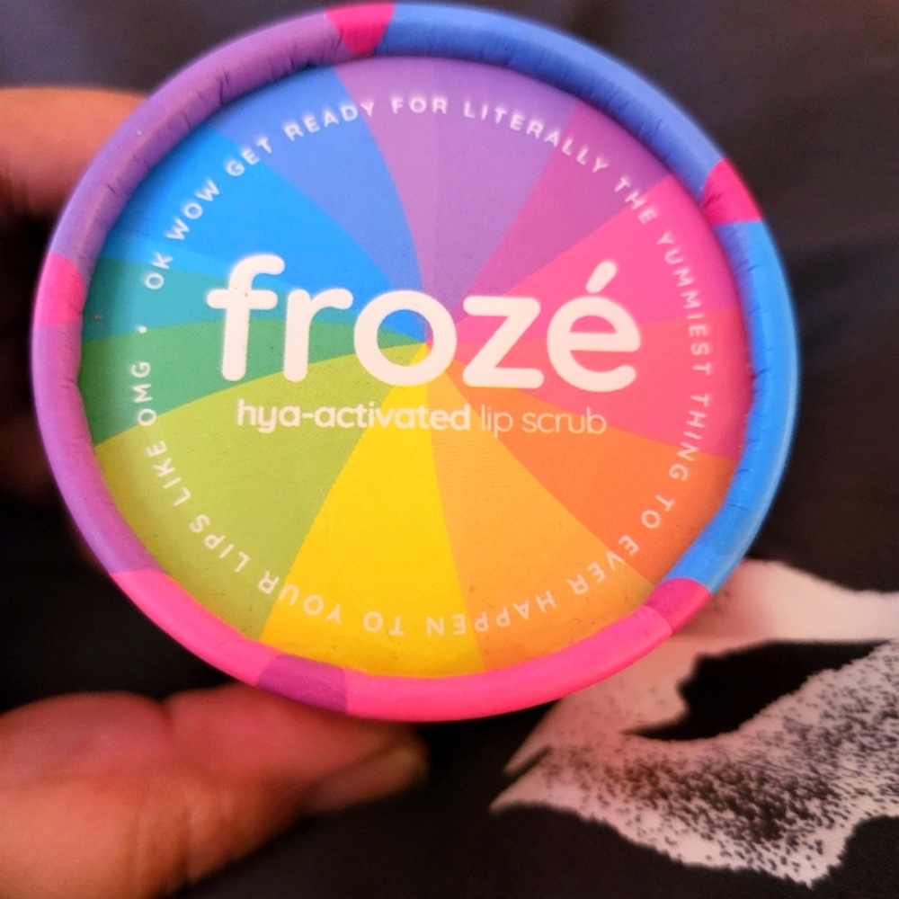 Frozé hya-activated lip scrub